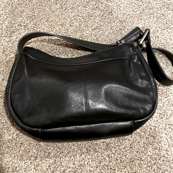 Kenneth Cole Reaction Shoulder Bag - Picture 2 of 5